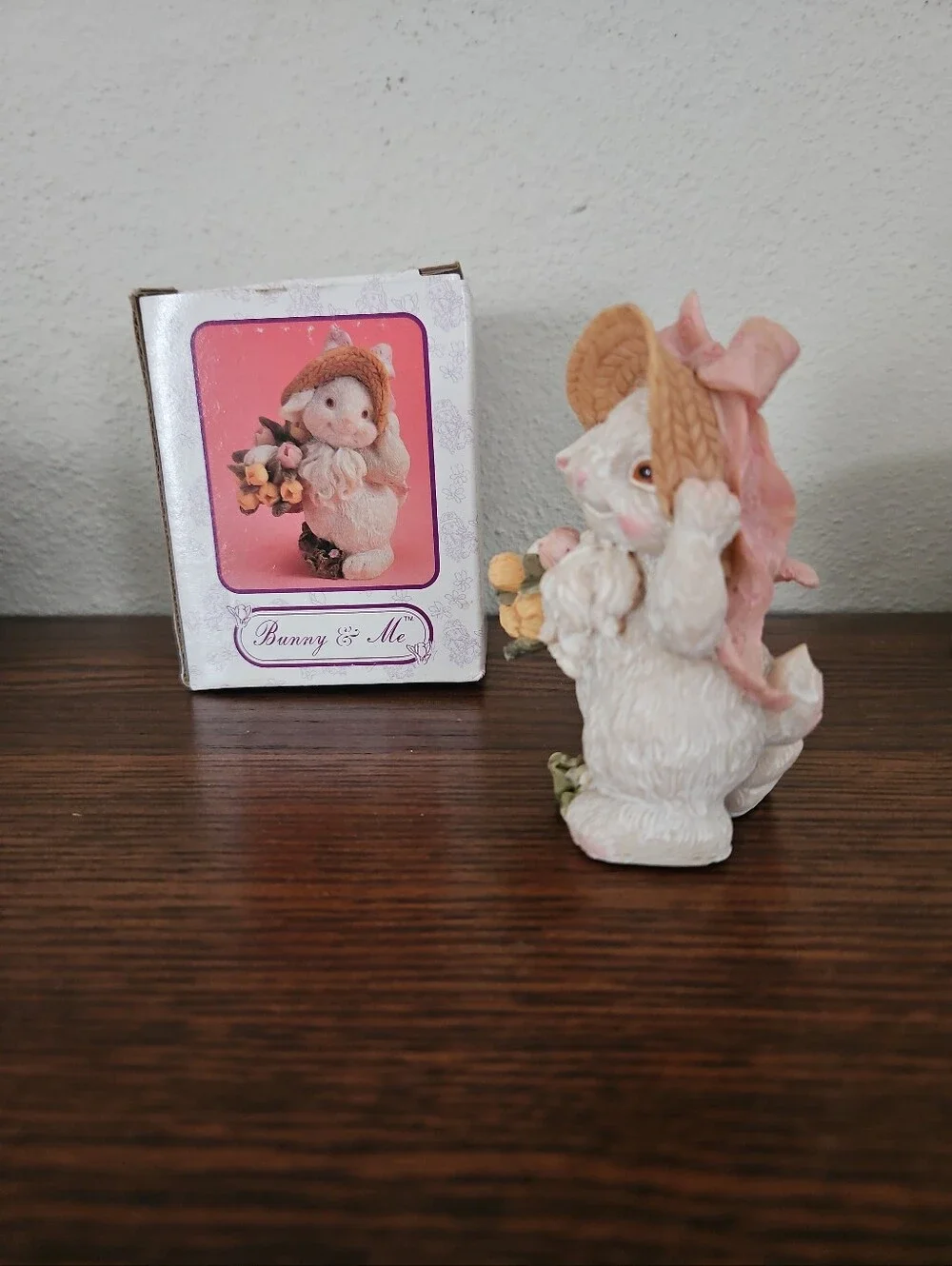 WBI charming white
